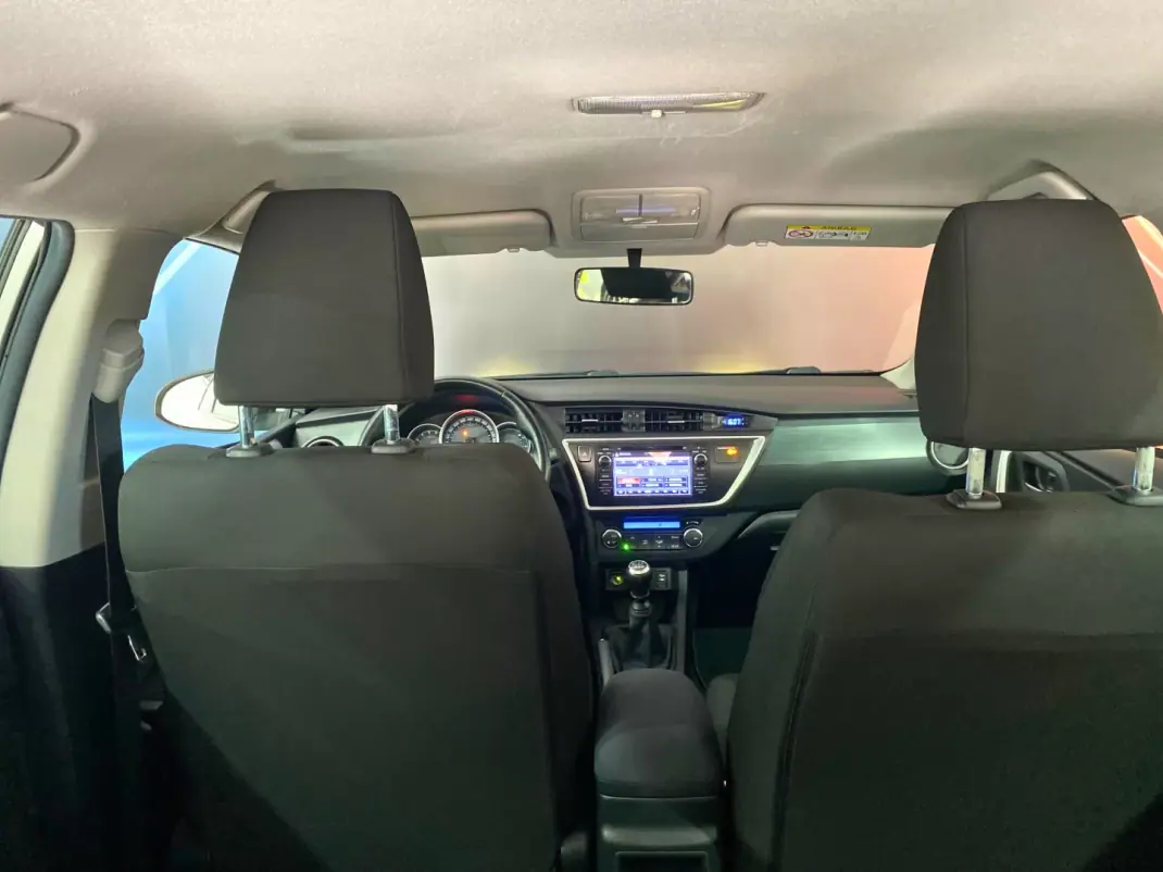 Toyota Auris Touring Sports 2015 - 11500 EUR, 139900 km - 139900km - foto 16 de 17