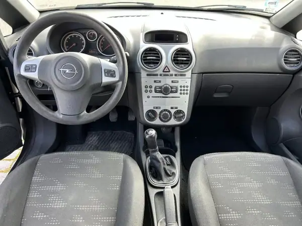 Opel Corsa 2013 - 7750 EUR, 99853 km - AUTO.MOTO.pt - 99853km - foto 7 de 15