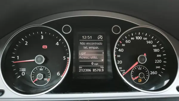 Volkswagen Passat 2013 - 10950 EUR, 215000 km - AUTO.MOTO.pt - 215000km - foto 10 de 10