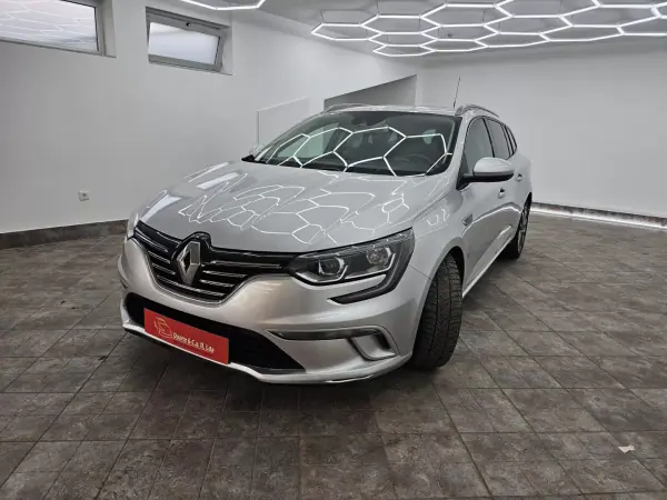 Renault Mégane Sport Tourer 2019 - 11950 EUR, 286730 km - AUTO.MOTO.pt - 286730km - foto 7 de 52