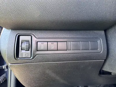 Peugeot 308 2018 - 12500 EUR, 280000 km - AUTO.MOTO.pt - 280000km - foto 24 de 41