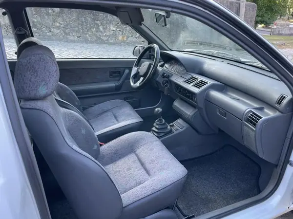 Renault Clio 1993 - 3900 EUR, 283000 km - AUTO.MOTO.pt - 283000km - foto 20 de 39