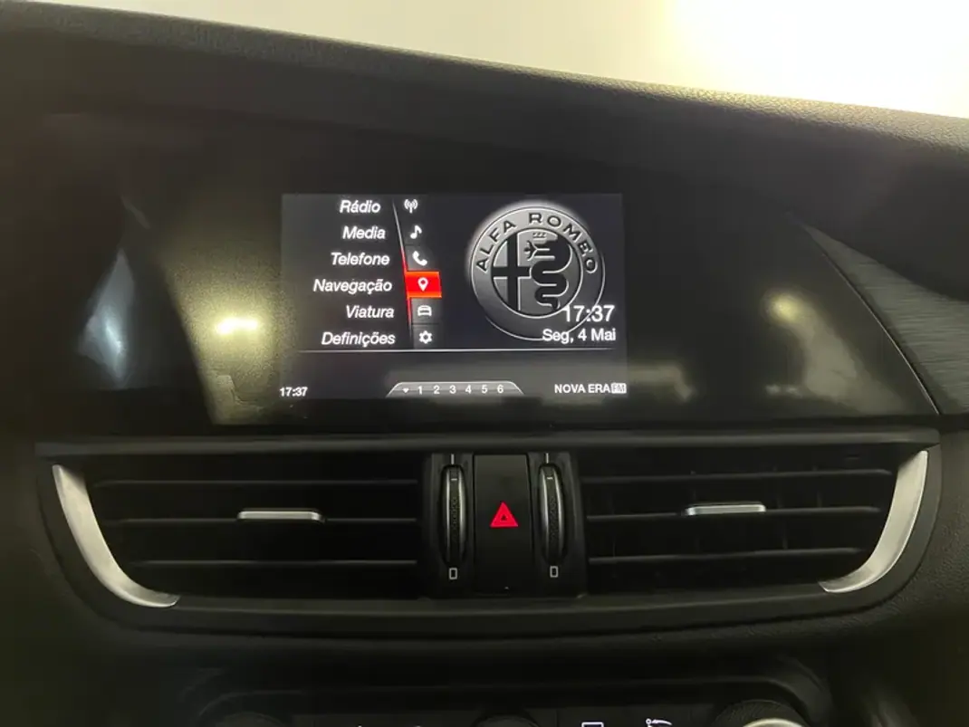 Alfa Romeo Giulia 2016 - 18500 EUR, 153000 km - AUTO.MOTO.pt - 153000km - foto 23 de 35