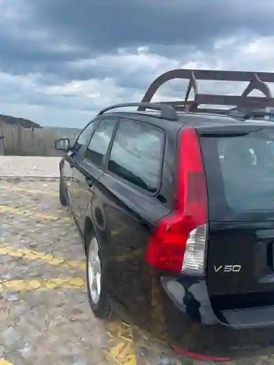Volvo V50 2010 - 4000 EUR, 450 km - AUTO.MOTO.pt - 450km - foto 8 de 9