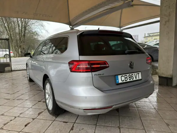 Volkswagen Passat Variant 2015 - 13950 EUR, 242286 km - AUTO.MOTO.pt - 242286km - foto 5 de 36
