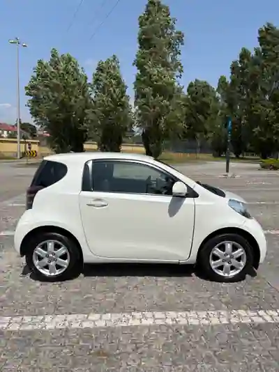 Toyota iQ 2013 - 8000 EUR, 134866 km - AUTO.MOTO.pt - 134866km - foto 6 de 15