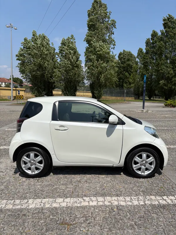 Toyota iQ 2013 - 8000 EUR, 134866 km - AUTO.MOTO.pt - 134866km - foto 6 de 15