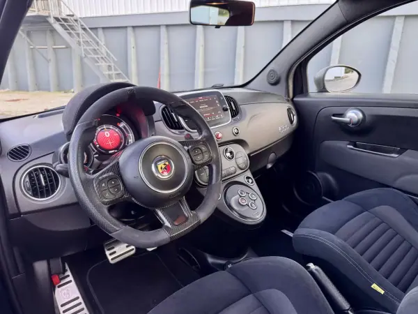 Abarth 595 2018 - 22500 EUR, 86000 km - AUTO.MOTO.pt - 86000km - foto 16 de 31