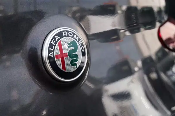 Alfa Romeo Stelvio 2019 - 25900 EUR, 89000 km - AUTO.MOTO.pt - 89000km - foto 9 de 31