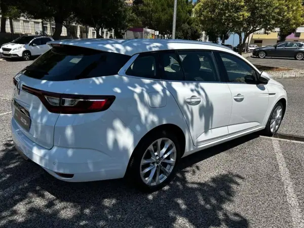 Renault Mégane 2019 - 14250 EUR, 135000 km - AUTO.MOTO.pt - 135000km - foto 6 de 39