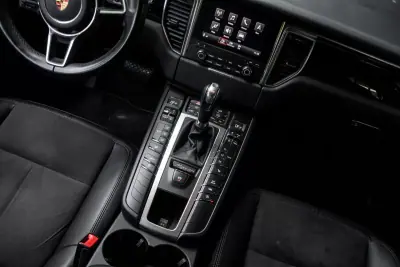 Porsche Macan 2018 - 54990 EUR, 99798 km - AUTO.MOTO.pt - 99798km - foto 38 de 45