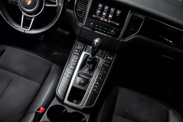 Porsche Macan 2018 - 54990 EUR, 99798 km - AUTO.MOTO.pt - 99798km - foto 38 de 45