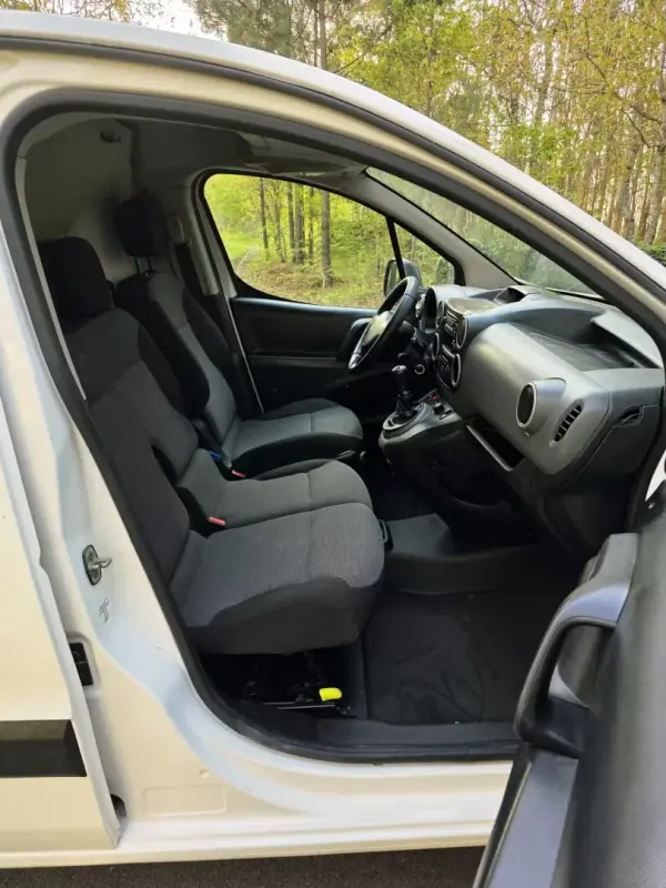 Peugeot Partner 2016 - 9990 EUR, 176000 km - AUTO.MOTO.pt - 176000km - foto 20 de 24