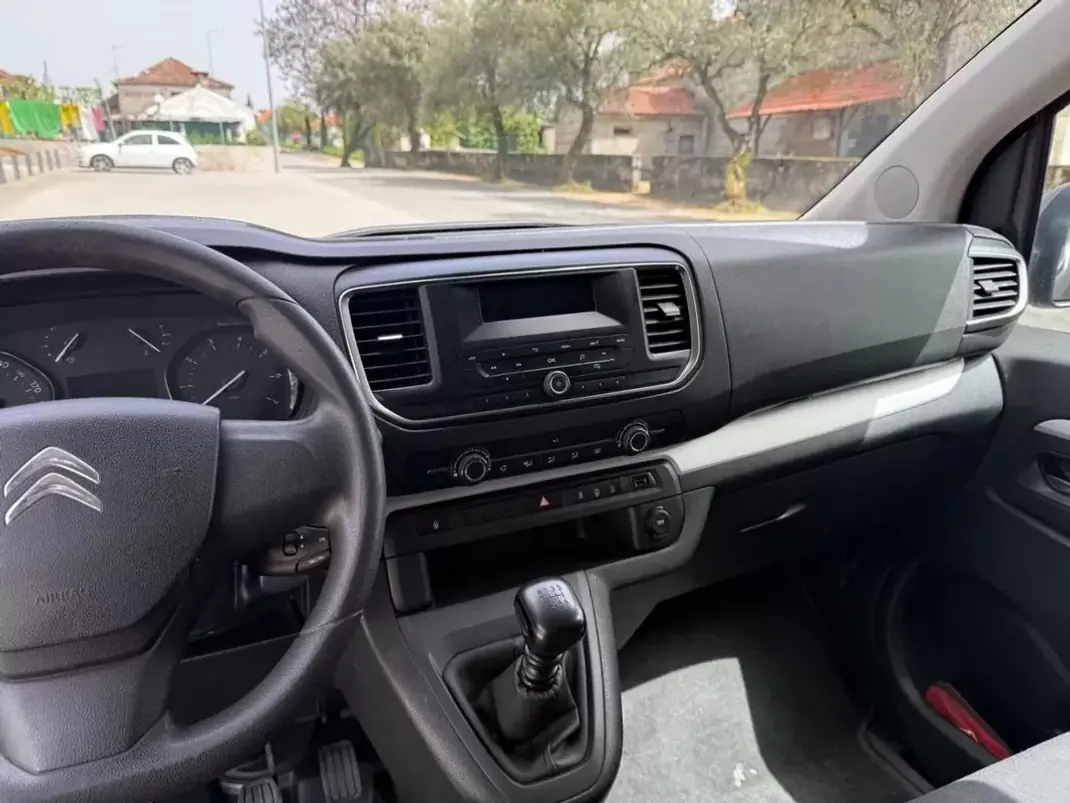Citroën Spacetourer 2018 - 20999 EUR, 173000 km - AUTO.MOTO.pt - 173000km - foto 16 de 21