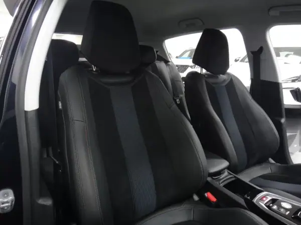 Peugeot 308 2019 - 14500 EUR, 50000 km - AUTO.MOTO.pt - 50000km - foto 45 de 51