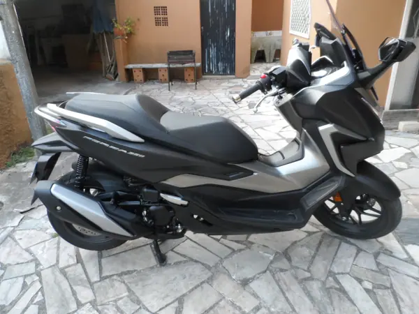 Honda Forza 2021 - 4600 EUR, 8400 km - AUTO.MOTO.pt - 8400km - foto 2 de 9