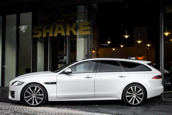 Jaguar XF Sportbrake 2019 - 23990 EUR, 147458 km - AUTO.MOTO.pt - 147458km - foto 2 de 47