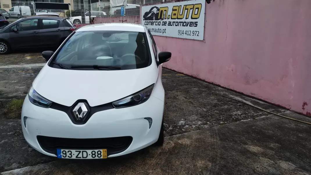 Renault Zoe 2019 - 12500 EUR, 70000 km - AUTO.MOTO.pt - 70000km - foto 2 de 28