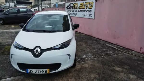 Renault Zoe 2019 - 12500 EUR, 70000 km - AUTO.MOTO.pt - 70000km - foto 2 de 28