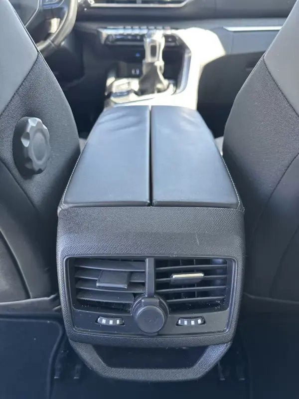 Peugeot 3008 2018 - 14900 EUR, 200000 km - AUTO.MOTO.pt - 200000km - foto 51 de 63
