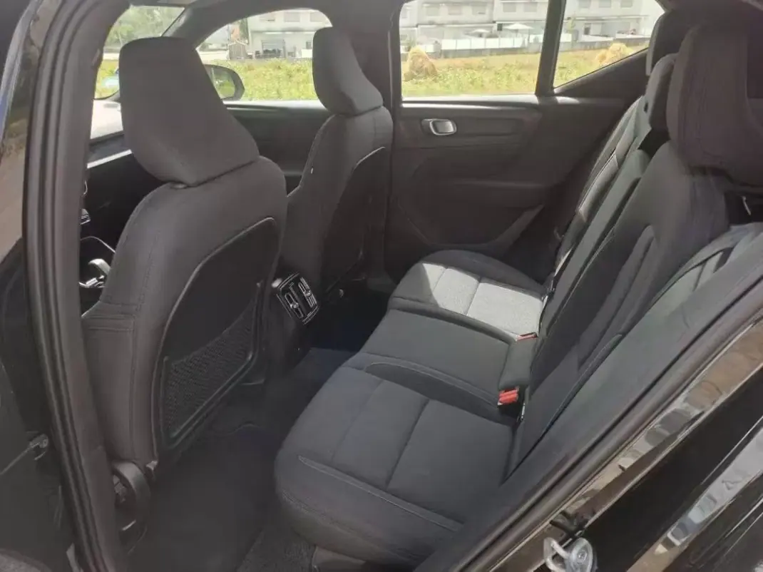 Volvo XC 40 2023 - 26500 EUR, 135000 km - 135000km - foto 9 de 12