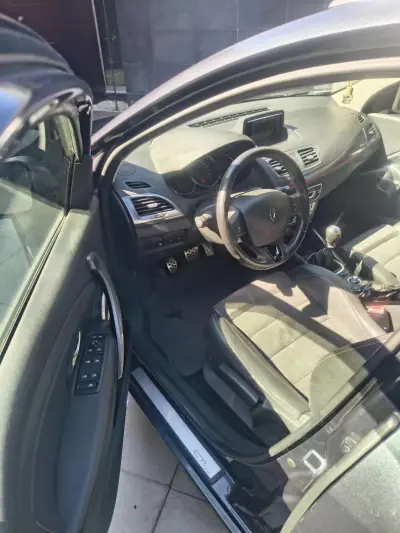 Renault Mégane 2012 - 8500 EUR, 240000 km - AUTO.MOTO.pt - 240000km - foto 9 de 26