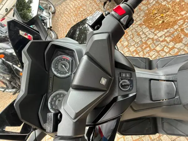 Honda Forza 2024 - 5650 EUR, 15234 km - AUTO.MOTO.pt - 15234km - foto 3 de 13