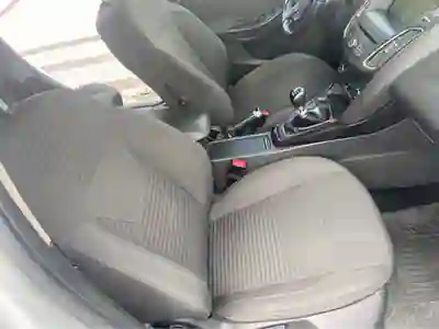 Ford Focus 2015 - 9400 EUR, 103000 km - AUTO.MOTO.pt - 103000km - foto 9 de 10