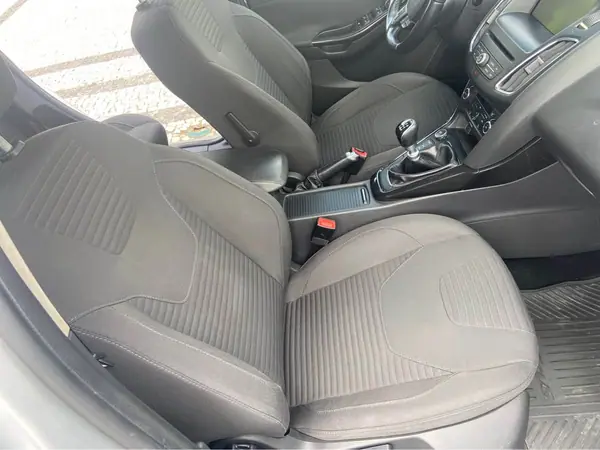 Ford Focus 2015 - 9400 EUR, 103000 km - AUTO.MOTO.pt - 103000km - foto 9 de 10