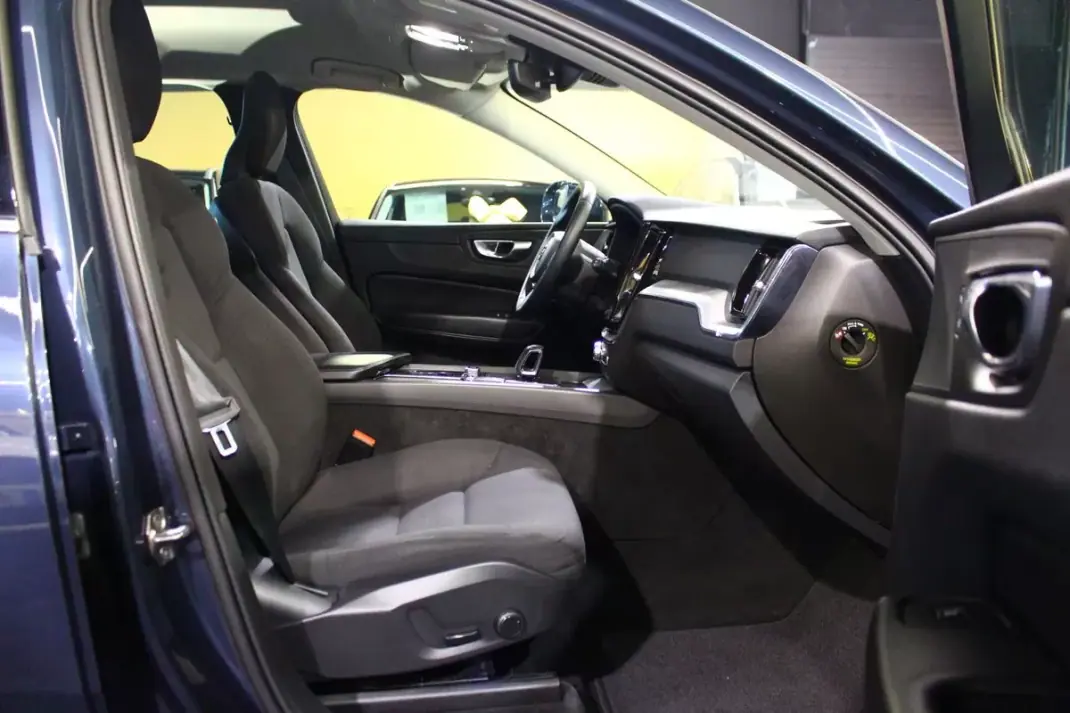 Volvo XC 60 2021 - 24900 EUR, 225000 km - AUTO.MOTO.pt - 225000km - foto 16 de 32