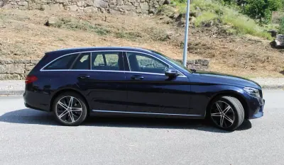 Mercedes-Benz C 300 2020 - 28990 EUR, 128000 km - AUTO.MOTO.pt - 128000km - foto 5 de 36