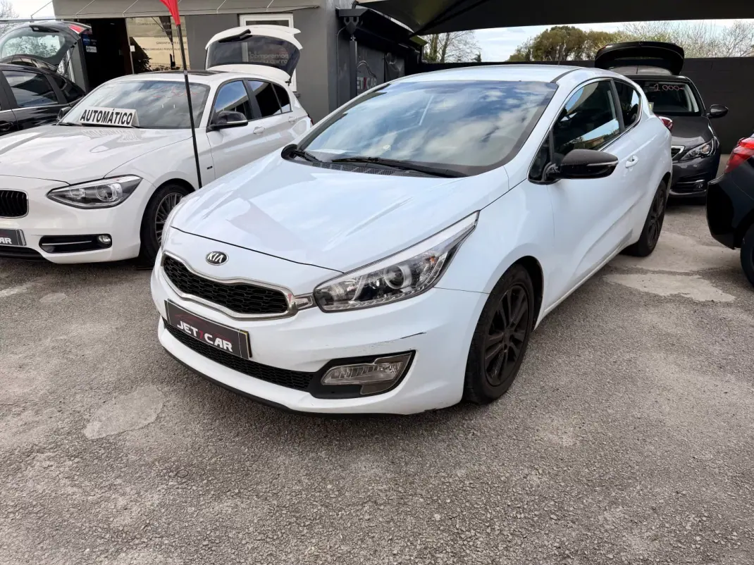 Kia Ceed 2015 - 11490 EUR, 210548 km - AUTO.MOTO.pt - 210548km - foto 1 de 11