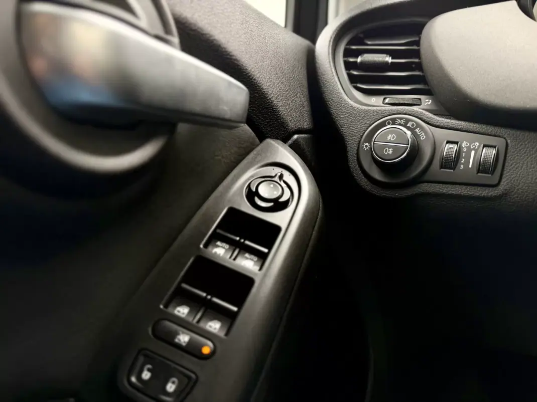 Fiat 500X 2023 - 17950 EUR, 56000 km - AUTO.MOTO.pt - 56000km - foto 17 de 25