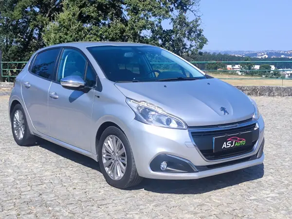 Peugeot 208 2017 - 7500 EUR, 183274 km - AUTO.MOTO.pt - 183274km - foto 4 de 23