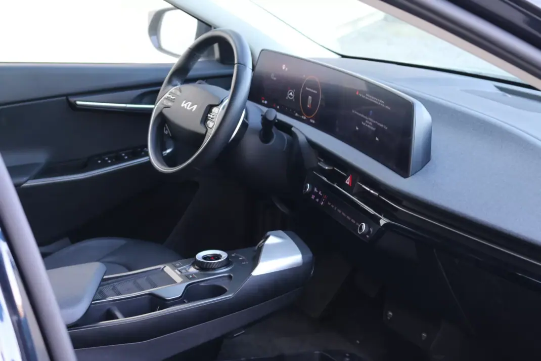 Kia EV6 2023 - 26990 EUR, 100500 km - AUTO.MOTO.pt - 100500km - foto 8 de 10