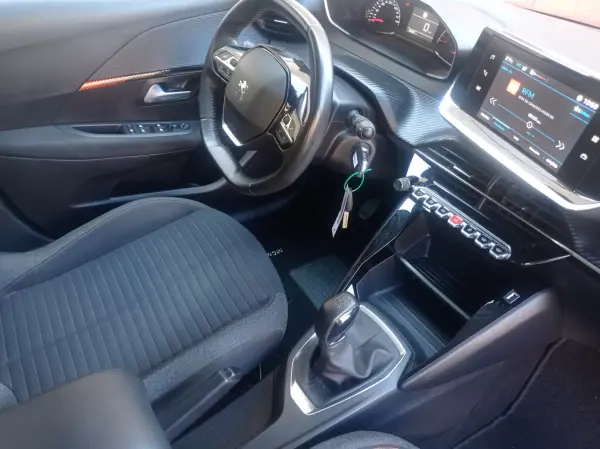 Peugeot 208 2021 - 10790 EUR, 90000 km - AUTO.MOTO.pt - 90000km - foto 9 de 15