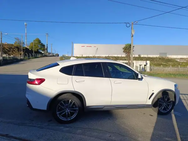 BMW X4 2018 - 49000 EUR, 90000 km - AUTO.MOTO.pt - 90000km - foto 20 de 52