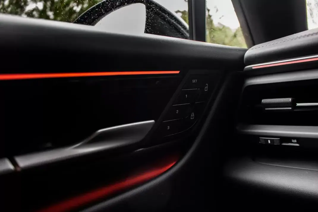 Porsche Macan 2025 - 83990 EUR, 15400 km - AUTO.MOTO.pt - 15400km - foto 23 de 49