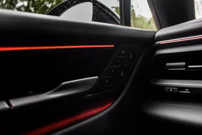 Porsche Macan 2025 - 83990 EUR, 15400 km - AUTO.MOTO.pt - 15400km - foto 23 de 49