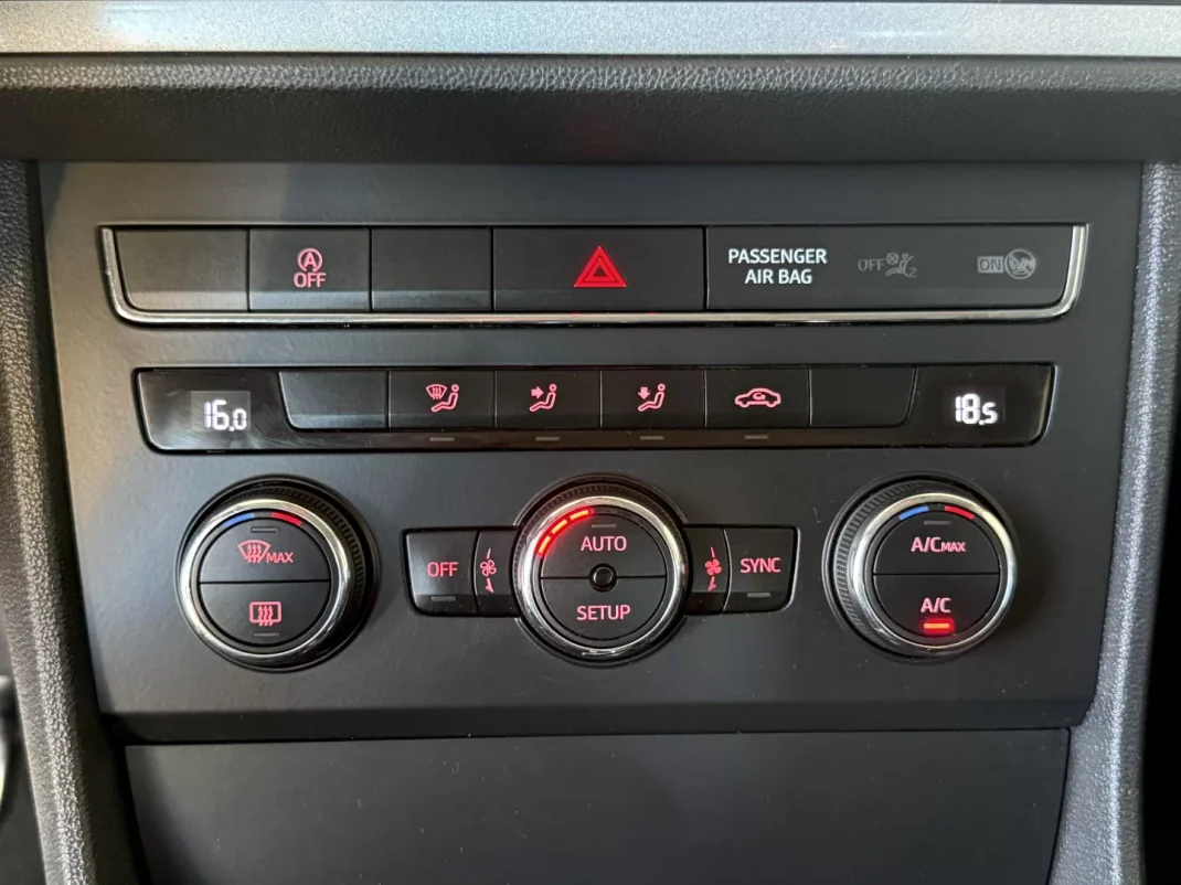 SEAT Leon 2015 - 14000 EUR, 181000 km - AUTO.MOTO.pt - 181000km - foto 75 de 92