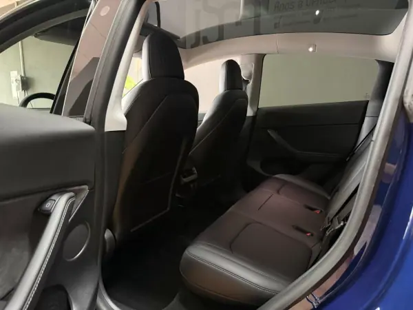 Tesla Model Y 2022 - 37990 EUR, 52574 km - AUTO.MOTO.pt - 52574km - foto 13 de 15