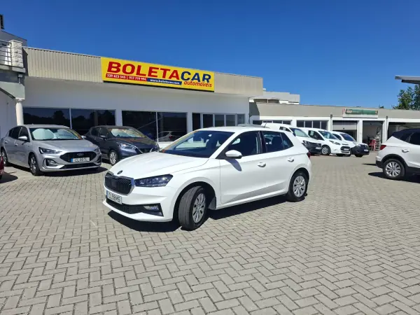 Skoda Fabia 1.0 MPI Ambition 2024 Gasolina — 40 500 km Skoda Fabia 1.0 MPI Ambition 2024 Gasolina