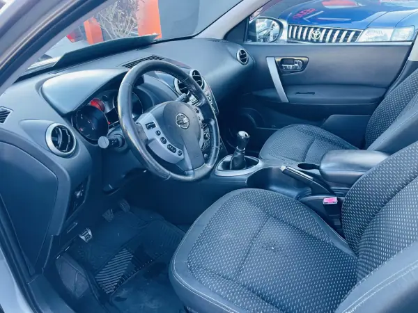 Nissan Qashqai 2008 - 7950 EUR, 222875 km - AUTO.MOTO.pt - 222875km - foto 8 de 12