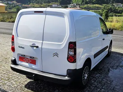 Citroën 2015 - 9999 EUR, 142000 km - AUTO.MOTO.pt - 142000km - foto 4 de 21
