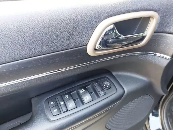Jeep Grand Cherokee 2016 - 34950 EUR, 135350 km - AUTO.MOTO.pt - 135350km - foto 42 de 60