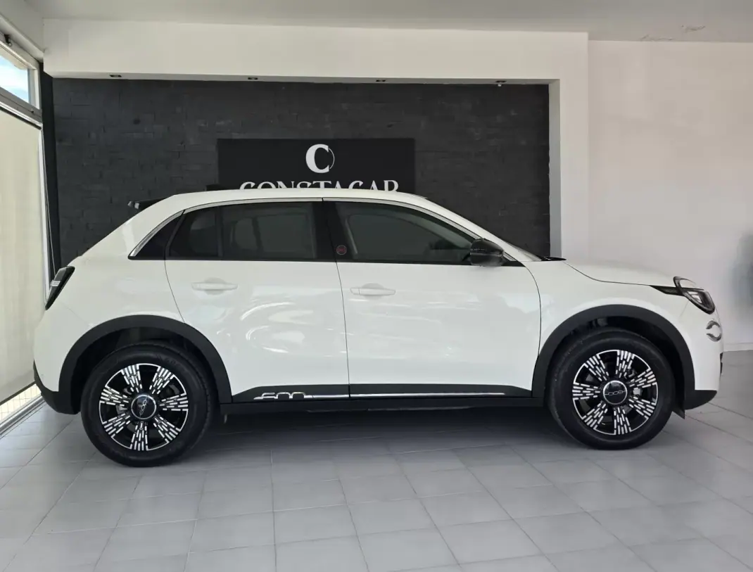 Fiat 600e 2025 - 24950 EUR, 14353 km - 14353km - foto 7 de 30