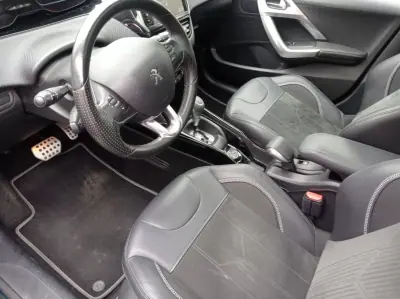 Peugeot 2008 2016 - 12200 EUR, 107000 km - AUTO.MOTO.pt - 107000km - foto 19 de 20