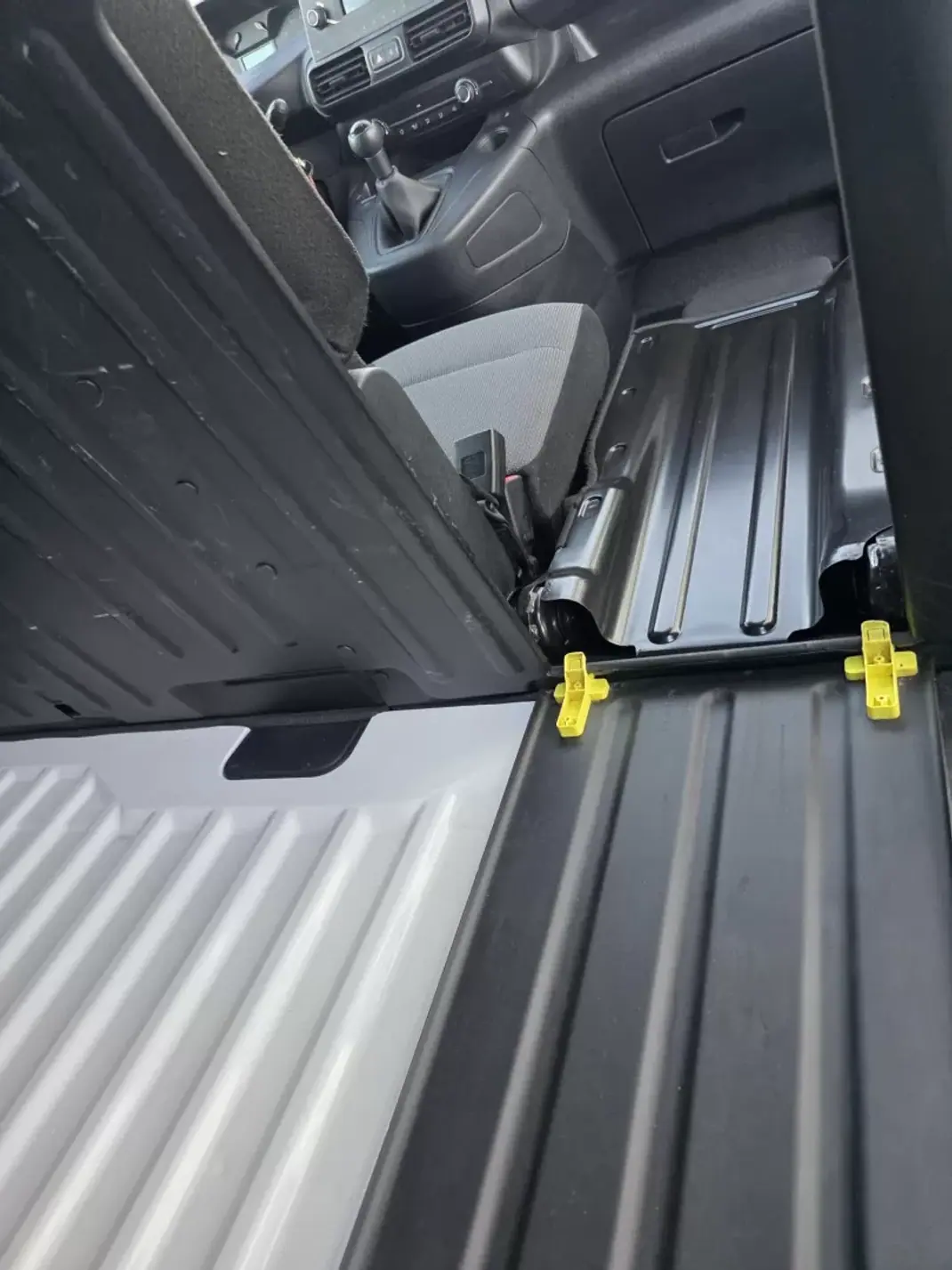 Peugeot Partner 2019 - 14900 EUR, 73560 km - AUTO.MOTO.pt - 73560km - foto 41 de 52