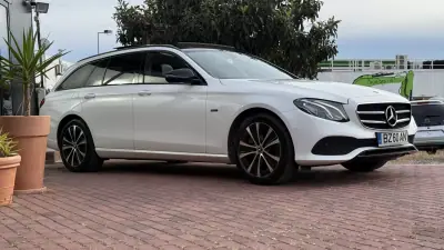 Mercedes-Benz E 300 2019 - 26990 EUR, 147000 km - AUTO.MOTO.pt - 147000km - foto 13 de 41
