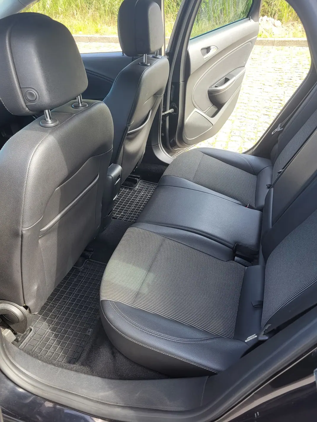 Opel Astra Sports Tourer 2011 - 6599 EUR, 190000 km - AUTO.MOTO.pt - 190000km - foto 14 de 14